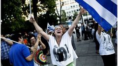 Greece debt crisis: Greek voters reject bailout offer - BBC News
